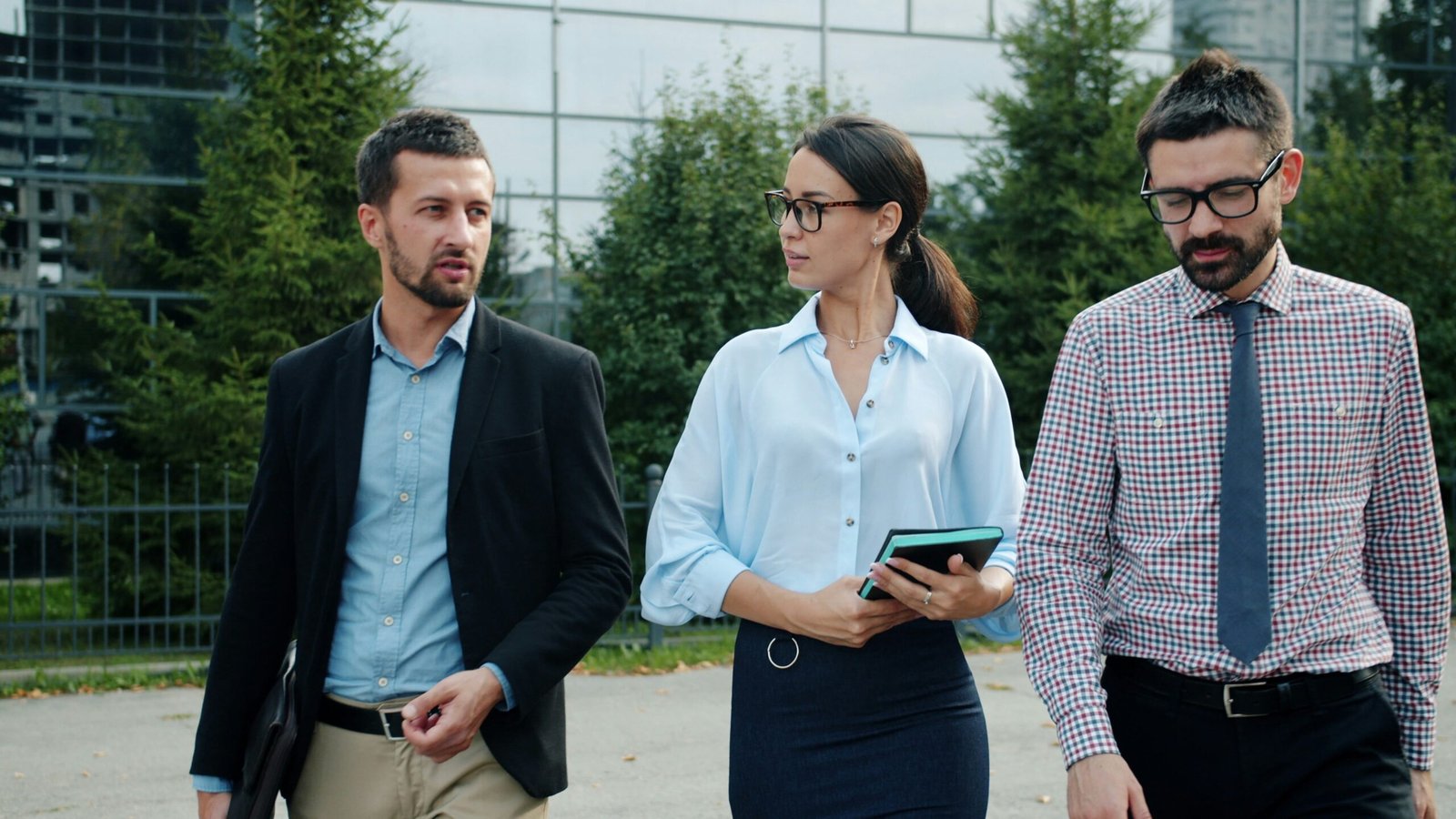 difference between business development and sales